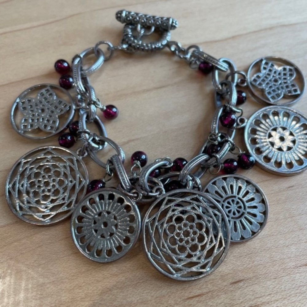 Womens Silver Tone Toggle Floral Disk Beaded Chain Link 7" Bracelet